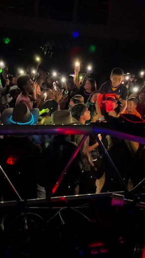 The young adults at Herman Middle School went crazy for #love by @keyshiacole Go on y’all! Sing it! #enbmusic #djbrothareese #hermanmiddleschool #schooldance #keyshiacole