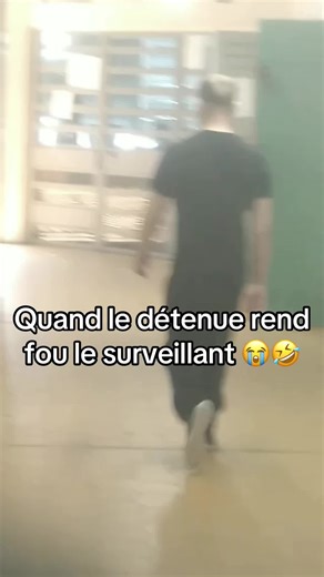 Simulation d'une crise d'épilepsie hilarante