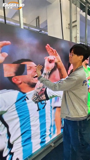 Reverse the LED module!The full front maintenance design of EA640F2 indoor LED display allows for easy maintenance of the LED module, power supply, and receiving card from the front.#EagerLED #indoorLEDdisplay #LEDmodule #LEDdisplaysupplier #LEDVideoWall Buy stable LED display, go to EagerLED. Website: https://www.ledscreenboard.com Email: info@eagerled.com Whatsapp: 86 153 6103 8665 Instagram: https://www.instagram.com/leddisplay_eagerled Youtube: https://www.youtube.com/@eagerledfactory Tiktok