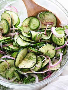 1.6M views · 3.5K shares | This cucumber salad is SO SIMPLE and SO...