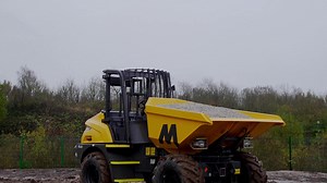 5-stars safety ratings for the Mecalac MDX dumper cab! Did you know, that the Mecalac MDX dumper cabin had successfully passed its impact test? Mecalac is once again committed to safety with its MDX dumper cabins built and proven to withstand impacts. Discover now the crash test in video! ⬇️ You can find more information on our Mecalac dumpers here: https://bit.ly/30BNRaf | Mecalac