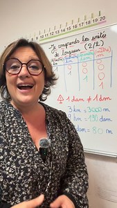 CM1-CM2 : dans cette vidéo, j’apprends à votre enfant à maîtriser les multiples du mètre : décamètre, hectomètre, kilomètre grâce à une méthode simple, visuelle et très concrète. Je prends le temps d’expliquer chaque unité pour qu’il comprenne vraiment, puis je fais le lien avec le tableau de conversion pour qu’il réussisse plus facilement les exercices demandés à l’école (programme cycle 3 de l’éducation nationale) Si mon approche aide votre enfant, vous pouvez retrouver mes accompagnements à d