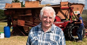 Dorus (84) redde een oude landbouwmachine van de brandstapel: ‘Zo mooi dat we er nog mee kunnen werken’