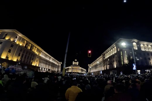 Letter to the editor: Bulgarians are taking to the streets to fight corruption. Americans should, too. - Little Village