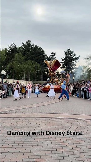 Dancing Disney Stars Kick Off the Parade of Magic! 🎉✨ | Disneyland Paris 2025