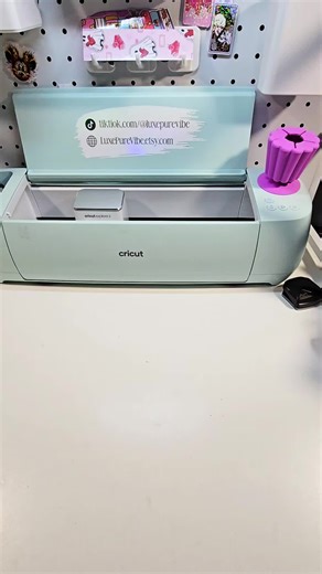 Let's make holographic valentine bookmarks! #cricut #cricutprojects #holographic #bookmarks #fyp