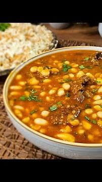 **Libanesischer Bohneneintopf mit aromatischem Reis**