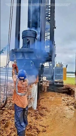 How Workers Use Fuel Injection in Ramming Machines to Embed Stone Piles