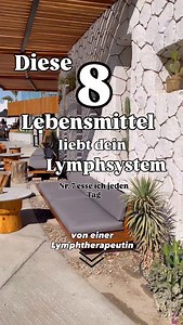 Diese 8 Lebensmittel liebt dein Lymphsystem 🌿 Sie liefern Nährstoffe, Antioxidantien und Flüssigkeit und können so deinen Lymphfluss direkt oder indirekt unterstützen. ✨ 👉 Wenn du deinen Körper aktiv unterstützen möchtest und dir ein leichteres Körpergefühl wünschst: Folge mir @lymphharmonie 🌿 1️⃣ Ananas Enthält das Enzym Bromelain, das entzündungshemmend wirken und Schwellungen günstig beeinflussen kann – eine direkte Unterstützung für den Lymphfluss. 👉🏼 wirkt eher basisch 2️⃣ Apfel Reich
