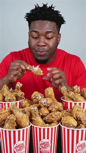 Eating KFC chicken challenge 👍🤤#ai #viral #tranding #kfc #chiken #challenge
