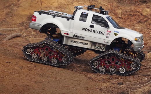 1/8 比例遥控车 Traxxas 20 公斤 Summit Mattracks 攀岩