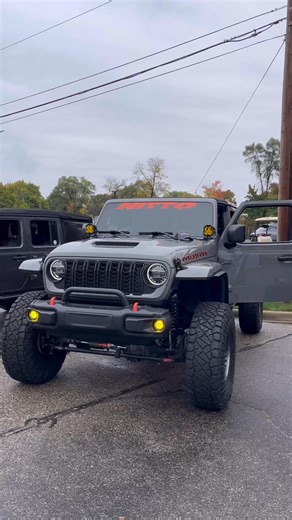 Jeep Creep parade is starting at 5:30 PM! Come see all the Jeeps. | Riverwalk Place Jeep Creep
