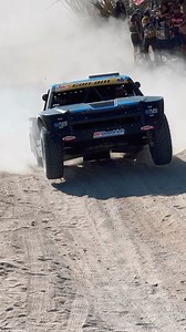 Ahí viene uno!!! #trophytruck #baja1000 #lapaz #ensenada #baja #mexico #offroad #scoreinternational #desertracing #feelbaja | Feel Baja