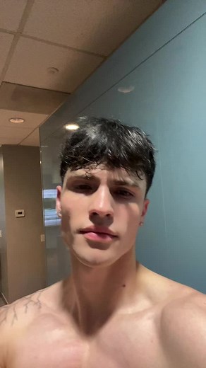 Muscle Flexing Techniques for Upper Body Strength