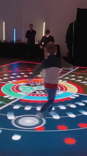 MOMENT FACTORY on Instagram: "🕹️ Entrez dans l'action des Jeux Augmentés au Centre Playbox, au Centre Eaton de Montréal! En ce temps des Fêtes, laissez-vous propulser par une nouvelle façon de jouer avec notre plancher DEL interactif qui transforme mouvements en compétition et spectateurs en joueurs. 6 jeux interactifs. Aucune manette. Aucun casque. Juste du plaisir pur et simple au Centre Playbox! /// 🕹️ Step into the action with the Augmented Games at Playbox Centre at the Centre Eaton de Mo