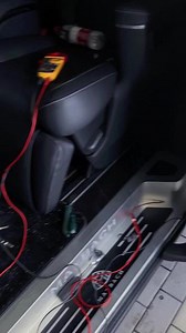 #迈巴赫vs680 #奔驰v级商务 奔驰V260电动中门车内打不开车门且伴随偶发性自动开门故障。电脑检测故障码为：车内拉手开关信号不可信 （B）经测量系内拉手开关一组损坏。更换完美解决#抖音汽车 #抖音记录修理工的日常