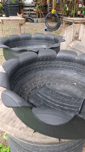 Maceteros hechos con neumáticos. ♻️👌 | Santiago Quintero