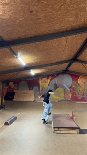 Daichi Kobayashi on Instagram: "Good vibes🛹💫 My back yard @private_ramp75 Location @bashi_burger_chance #skateboard #skateboarder #スケートボード #スケートボーダー #キッズスケーター #ストリート #ストリートカルチャー #グラフィティ #スローアップ #throwup"