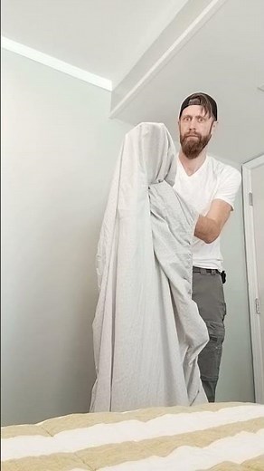 🛏️ How to fold a fitted sheet, best tips and tricks! #lifehacks #funny #comedy #diy