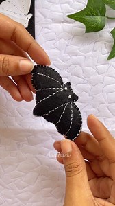 Wow! Felt Bat for Halloween 🖤🩶 . . #Halloween #feltcraft #halloween2025 #halloweendecor #fallvibes | Aureliarts