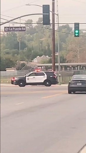 2 LASD Ford Explorers going code 3 #lasd #sheriff #policecar