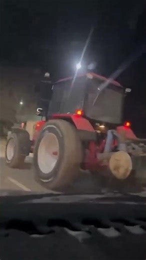 Belarus MTZ-82 Tractor in Action – Powerful Farming Machine!