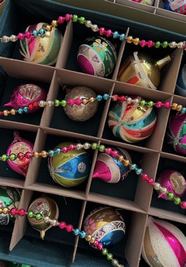 just wait for the tinsel tap✨🎄😆❣️ the perfect blend of vintage ornaments and @Christopher Radko Shiny Brites✨ #christmasornaments #countdown #vintagechristmas #pride #colorfulchristmas