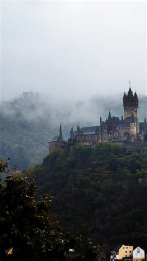Cochem Castle also known as Reichsburg Cochem majestically overlooks the Moselle River in the charming town of Cochem, Germany. Originally built around the year 1000, the castle once served as a stronghold for the region’s counts before being destroyed by French troops in the late 17th century. In the 19th century, it was beautifully rebuilt in Neo-Gothic style by a wealthy Berlin businessman, Louis Fréderic Jacques Ravené, transforming the medieval ruin into a romantic masterpiece. Perched high