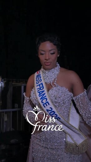 Un moment émouvant 🥺. Comment avez vous trouver le discours de la #Miss_France2025 ? #missfrance2026#missfrance | 𝐆𝐈𝐂𝐘 𝐌𝐚𝐠𝐚𝐳𝐢𝐧𝐞
