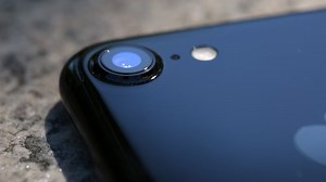 How much does it cost to build the iPhone 7?