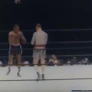 📅 On This Day In 1950 Ezzard Charles defended his world heavyweight title with a 15-round unanimous decision over former champion Joe Louis at Yankee Stadium in New York. #boxing #boxinghistory #ezzardcharles #joelouis #heavyweightboxing #boxingnews #fblifestyle | BTR Boxing Podcast Network