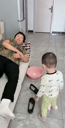 The baby is taking care of grandma like an adult It's great #Cute Baby's Daily Life