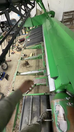 John Deere Header Maintenance: Replacing Bearings & Knives