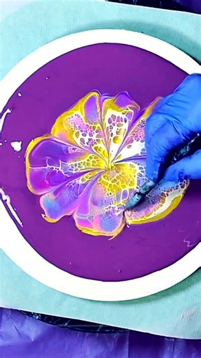 This Fluid Art Rainbow Technique Gets Better Every Time I Try It #pouring #creative #tutorial