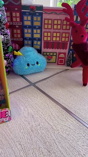 Fluffie Stuffiez 🌈. It’s so much fun to reveal what’s hiding underneath the first layer of their fluff. You can play with Fluffie Stuffiez in three ways: PULL IT, REVEAL IT, and STUFF IT. @fluffiestuffiez 🛍️ Check them out at the link in my bio. #gifted #fluffiestuffiez #plush #fidgets #colorreveal #plushtok #plushies #viral