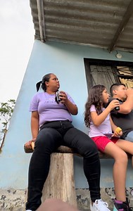 Mi mamá se porta grosera con la visita 😱 | Exótico