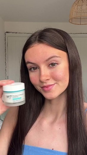 Discover the No.7 Protect & Perfect Day Cream for Glowing Skin!