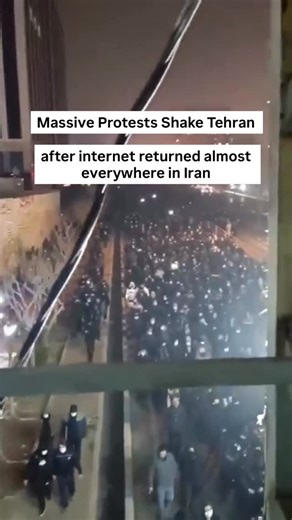 The Right Insight on Instagram: "Mass protests continue in Tehran, with reports indicating millions of anti-regime demonstrators filling major districts and chanting for the downfall of Iran’s Islamic regime. The nationwide unrest reflects deep discontent over repression, economic collapse, and calls for fundamental change. ￼ GR: Συνεχίζονται οι μαζικές διαδηλώσεις στην Τεχεράνη, με αναφορές ότι εκατομμύρια διαδηλωτές έχουν κατακλύσει κεντρικές συνοικίες φωνάζοντας συνθήματα για πτώση του ισλαμι