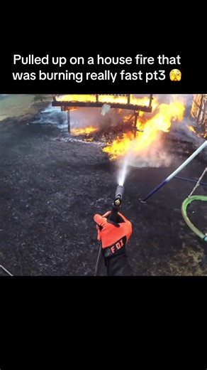 Pulled up on a house fire that was burning really fast pt3 all is well with fire department came put the fire out the house didn’t burn down. Everybody was safe. ##fypシ##housefire##foryoupage##pov##omg