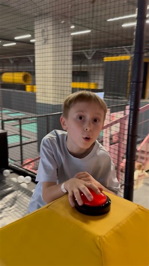 Will he be able to escape Teddy from FNAF?😱
