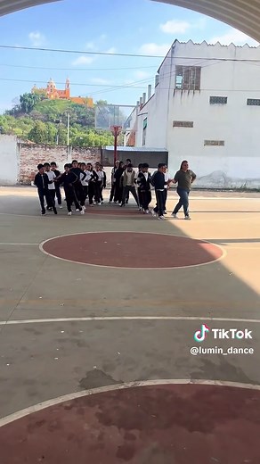 Vals de Graduación 6º: Celebrando un Gran Logro