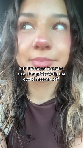 How to Remove Waterproof Mascara Effectively