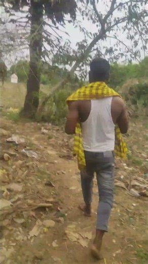 ଆମ ଗାଁ ଝାମୁ ର ନିଆଁ ଲୋକ ମାନେ କୁକଡ଼ା ଭଳି ଦଉଡ଼ି ବାରେ ଲାଗି ପଡ଼ିସ୍ #socialdemocraticparty #provincialas