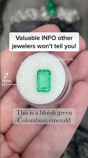 Comparing emerald green color, clarity and quality