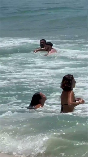🇧🇷 Barra da Tijuca Beach A Scenic Walk in Rio de Janeiro 4K