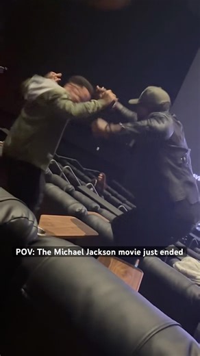 This is what a Michael Jackson movie screening is supposed to look like lol