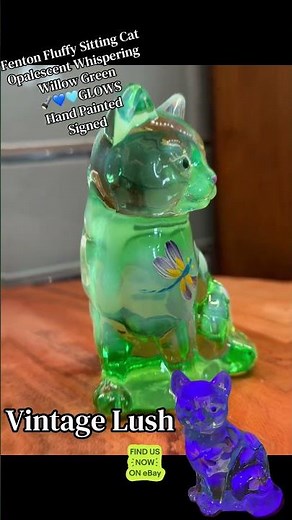 ✨ Glowing beauty meets Fenton artistry! This gorgeous Fenton Art Glass Sitting Cat Figurine #shorts