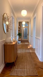 Quand le passage devient décor. 🎥 @happyhomecopenhagen | ELLE Décoration