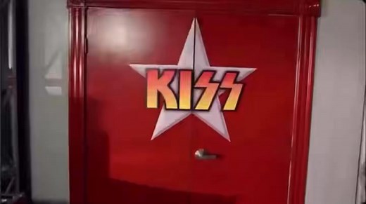 Throwback to 2010 when KISS was part of the Dr. Pepper Cherry Super Bowl commercial, titled “A Little KISS of Cherry!” | Fans of Eric Singer