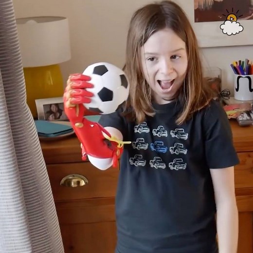 This little girl got a custom, 3D printed prosthetic, and she couldn't be happier! (Credit: Team UnLimbited) | LittleThings